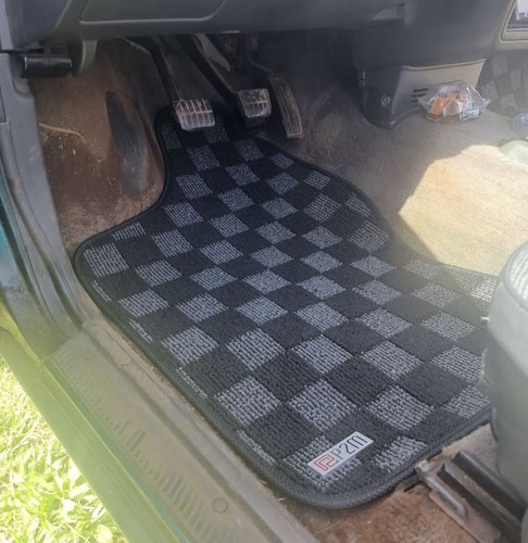 P2M Checkered Race Carpet Floor Mats Set for Nissan D21 Hardbody Pickup 89-94 - Picture 3 of 4