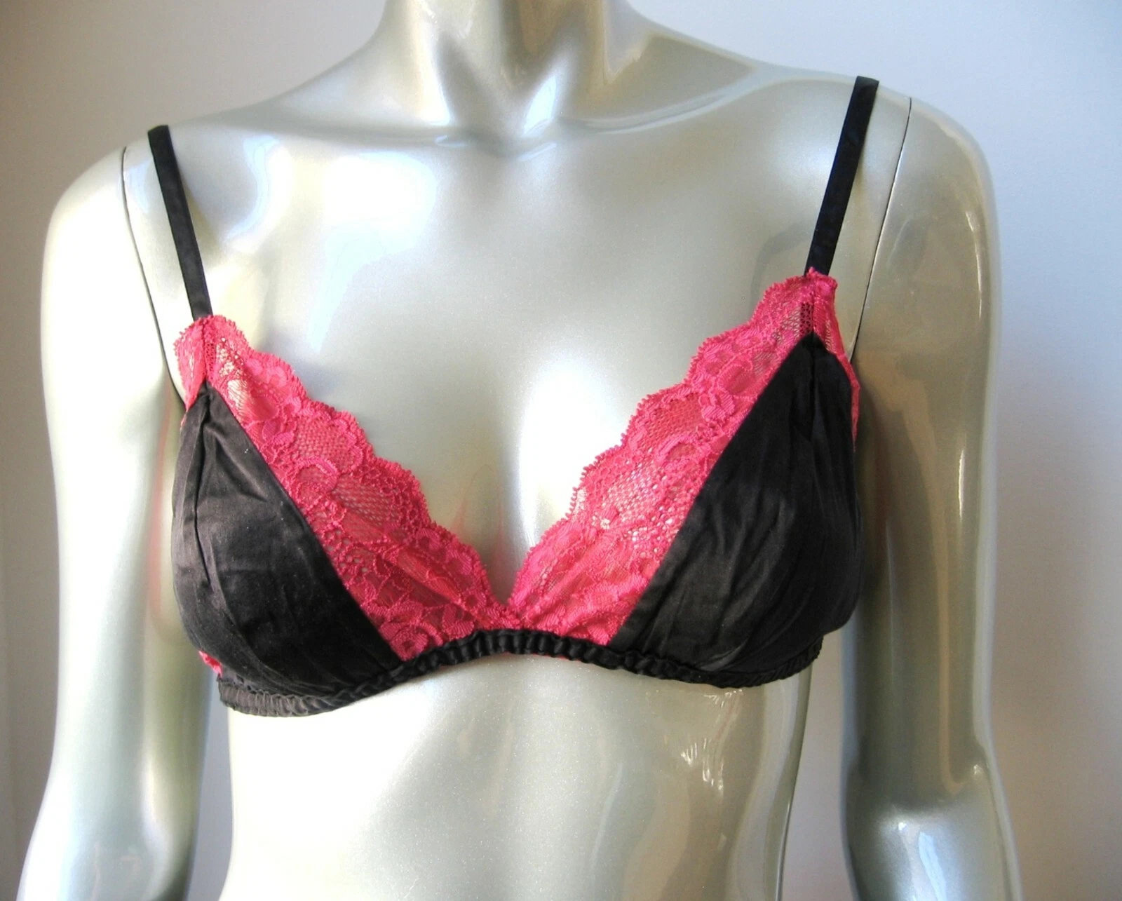 www.prominentresults.com :SB68 Vintage Victoria's Secret NEW Red Scallope Sheer Lace Black Silk Bralette M