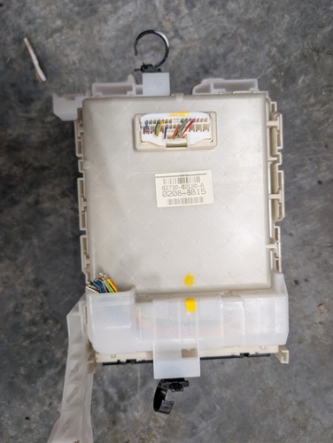 Toyota Auris BCM / Placa de fusibles - 82730-02120 - Placa de fusibles Auris 82730-02120 - Imagen 4 de 6