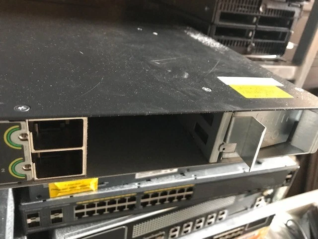 Cisco  Catalyst (WS-C3750X-48T-L) 48-Ports Rack-Mountable Switch NO Power supply - Image 4 of 4