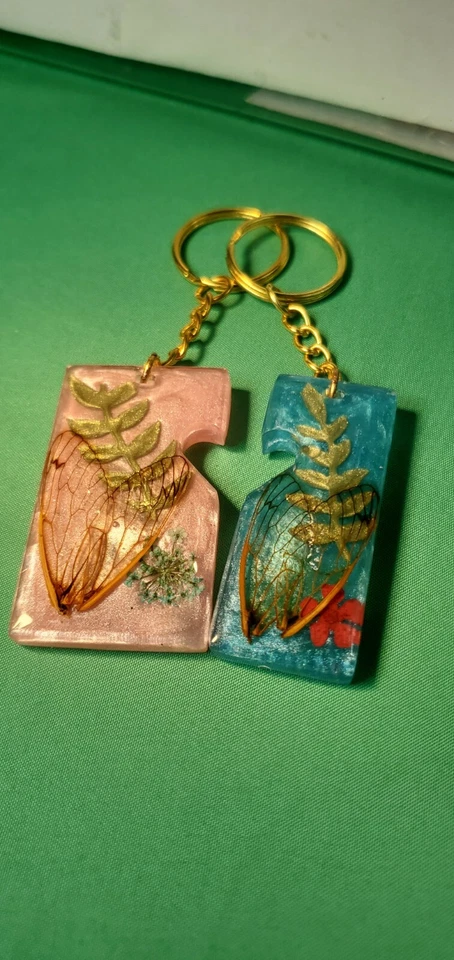 Rosa y Azul Parejas Corazón Alas Cicada Real Llaveros Foto 3 de 4