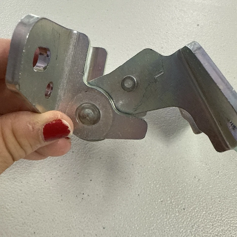 55113665AI nueva bisagra inferior izquierda para Jeep G Cherokee Dodge Charger 2013-2021 Foto 4 de 4