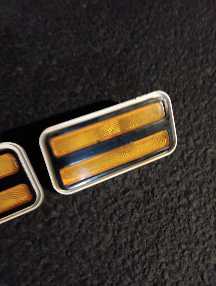 Lámparas de luz de estacionamiento marcadoras laterales delanteras para Pontiac Firebird 1970 OEM. P1A70 Foto 3 de 4