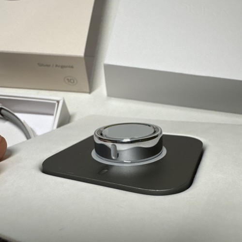 Oura Ring 4 Smart Ring Misura 10 Activity Tracker, 4a Generazione Argento Scatola Aperta/Nuovo - Foto 4 di 9