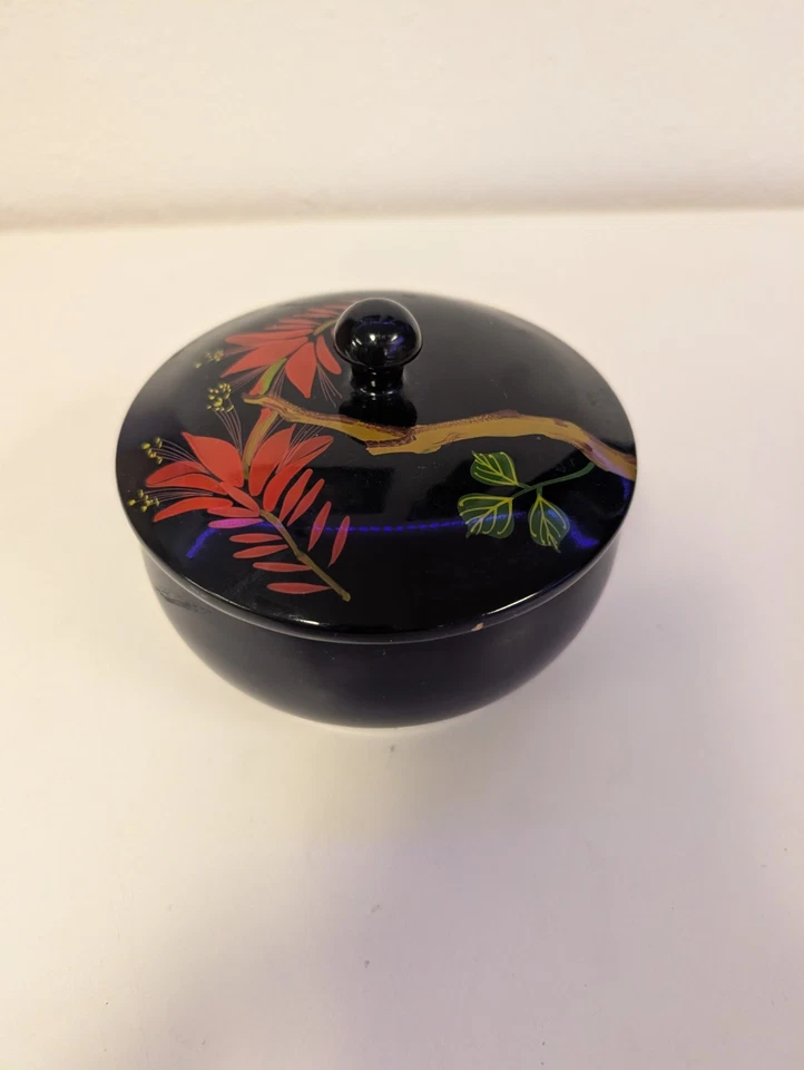 Japanese Lacquer Wood Covered Bowl Trinket Box 5 in Vintage Black Red - Image 3 of 4