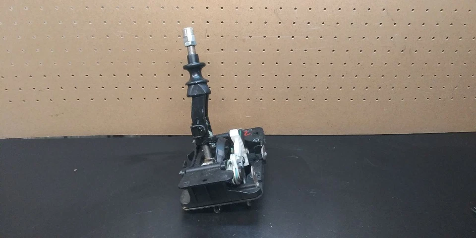 Conjunto de palanca de cambios Subaru WRX 2015 OEM 35010VA031 Foto 2 de 4