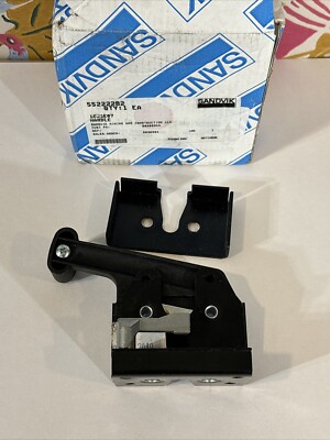 Sandvik Mining & Construction 55222282 1C31E07 Handle Door Lock Latch Toyota LH