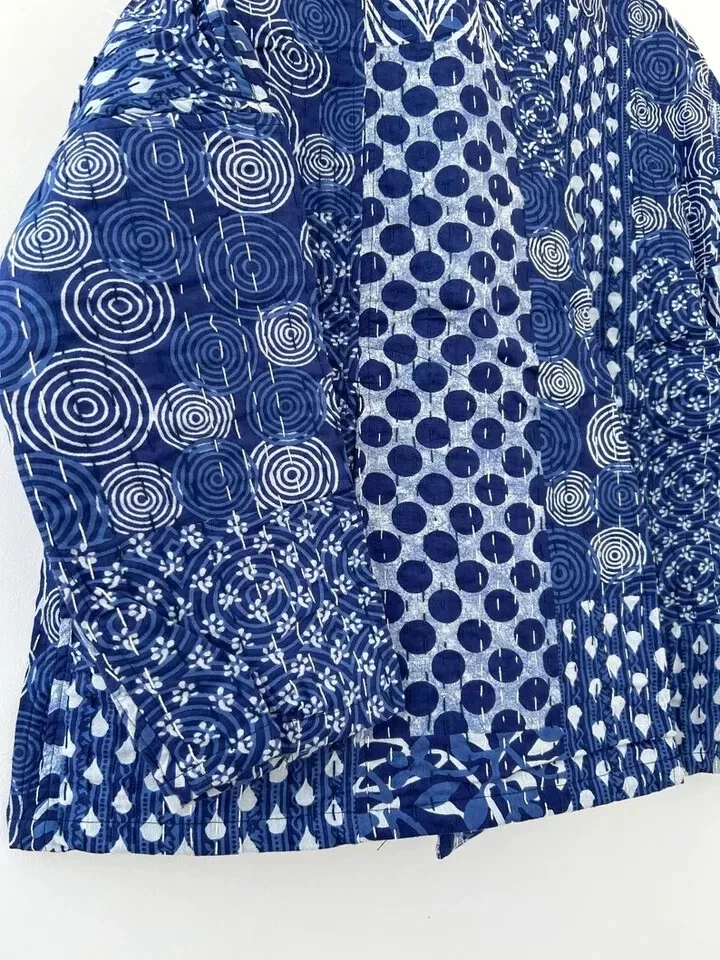 Hecho a mano Algodón Kantha Acolchado Estampado Índigo Corto Kimono Chaqueta Chaqueta India Foto 3 de 4