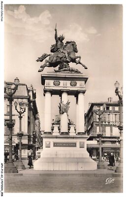 APHP12-0831-63 - CLERMONT-FERRAND - Place de jaude - Monument de vercingetori