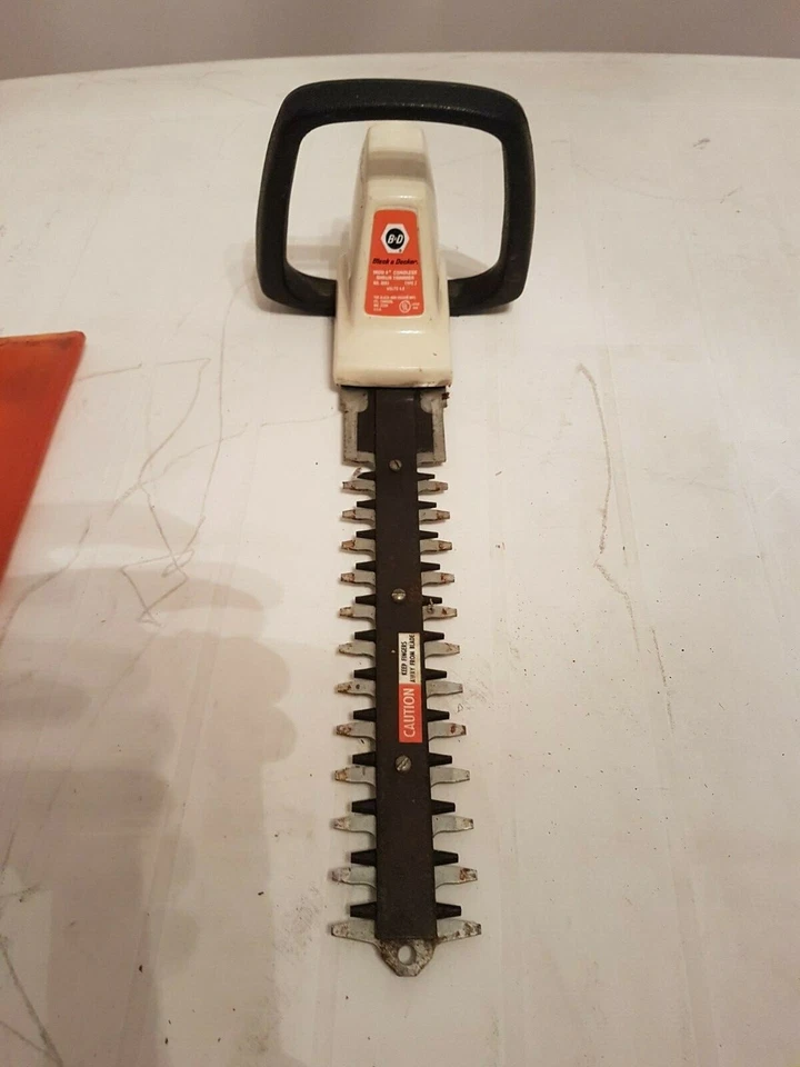 Black & Decker Shrub Trimmer, Cordless, Missing Battery - Image 4 of 4