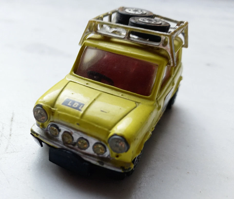 MODELLINO CORGI TOYS BMC MINI COOPER S (YELLOW) - Immagine 3 di 4