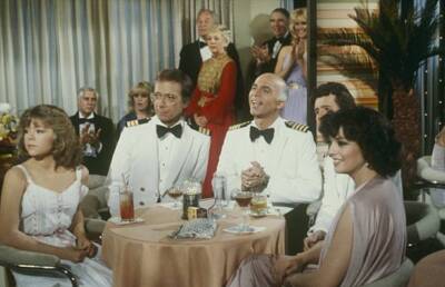 Jill Whelan Bernie Kopell Gavin Macleod Fred Grandy On The Love Boat Old Photo