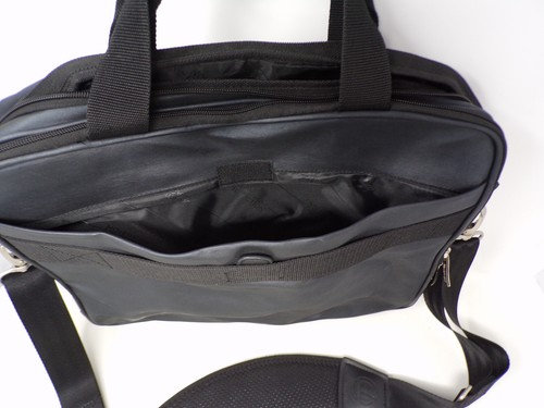 Kenneth Cole Reaction Black Messenger Style Zipped Laptop Bag W/ Shoulder Strap. - Picture 10 of 19