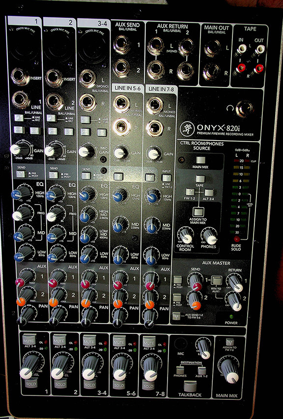Mackie Onyx 820i 8-channel Firewire Recording Mixer w/ Case
