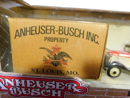 2000 ERTL Collectibles 1932 Ford Roadster w Anheuser Busch 24 Bottle Beer Case - Picture 3 of 9