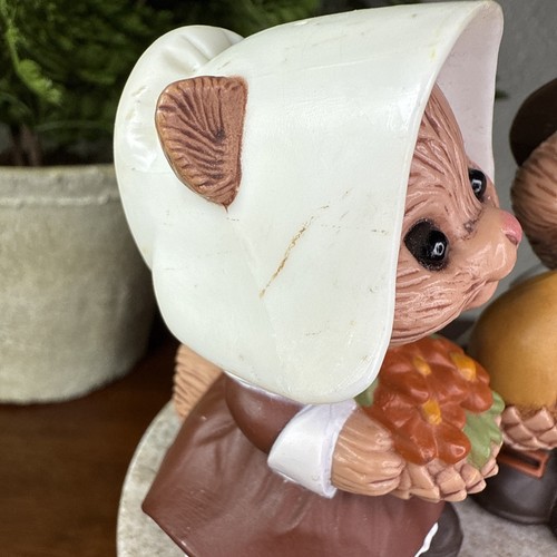 Hallmark Thanksgiving Pilgrim Chipmunks Squirrels Salt & Pepper Shakers Figurine - Picture 12 of 14