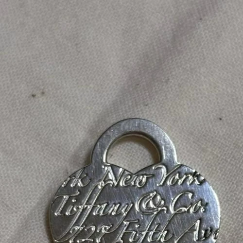Ciondolo Tiffany & Co. argento 925 note logo cuore tag largo 2 cm - Immagine 4 di 4