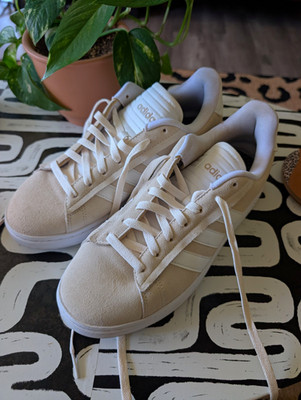adidas Cloudfoam Comfort women's Low Top Lace Up Sneakers Beige/White