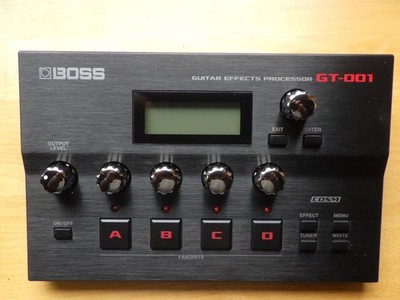 BOSS GT-001 Multieffektprozessor/Modeler für Gitarre, gebraucht wie neu