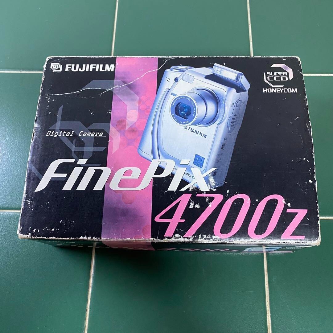 FUJIFILM FinePix 4700z Digital Camera 4.3MP Limited Silver FUJIFILM FinePix 4700z Digital Camera 4.3MP Limited Silver
