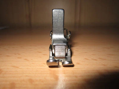 MARKENLOS Rollfuß für Industrienähmaschine ,Adler, Juki, Pfaff ,Global, usw (RP3)