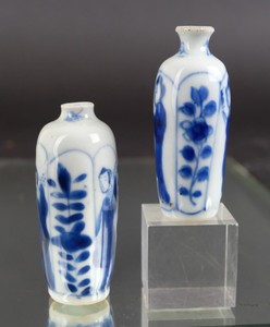 Two amazing antique chinese porcelain small vases, Kangxi Ladies, 1662-1722