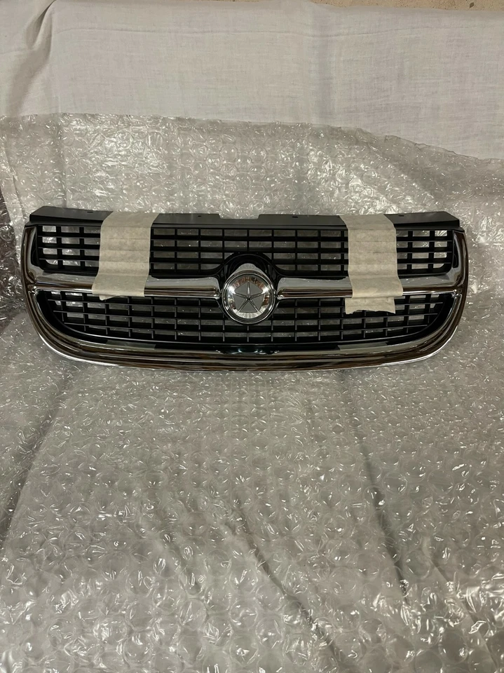 REJILLA CONVERTIBLE CHRYSLER SEBRING 1996-98 CROMADA CON MEDALLÓN EUROPEO 05288166 Foto 2 de 4