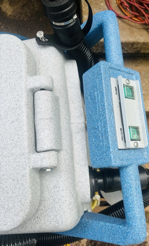 edic Touch 17 Gallon Bathroom Cleaner With Carpet Extractor Attachment. - Image 3 of 4