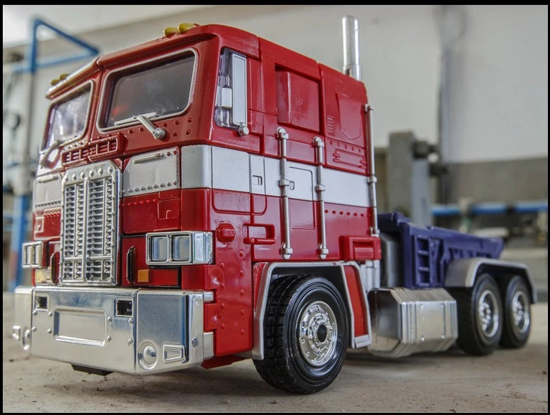 oversize Optimus Prime Transforming Masterpiece MP Figure In Stock 11 Inch - Image 2 of 4