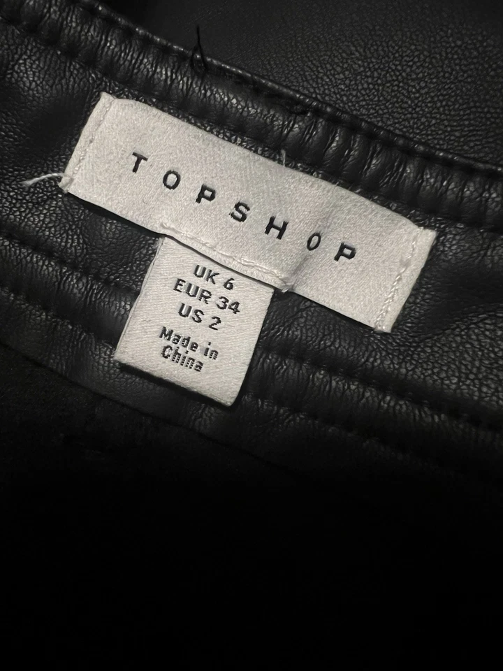Topshop Pantalones Negros de Cuero Vegano Acampanados Talla 2 Grunge Goth Baddie Foto 2 de 4