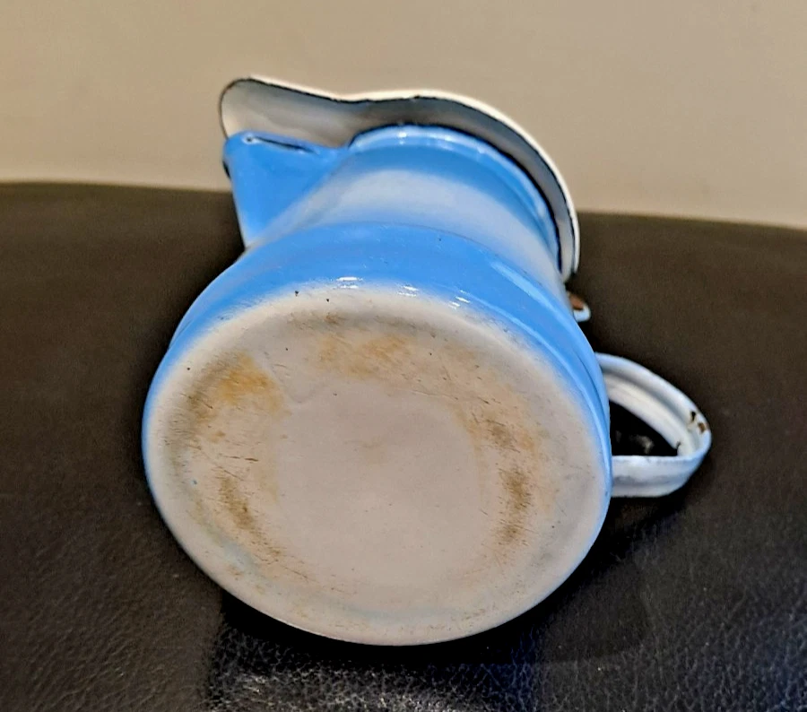 TRES ANCIEN POT A LAIT EN EMAILLE - Photo 4/4