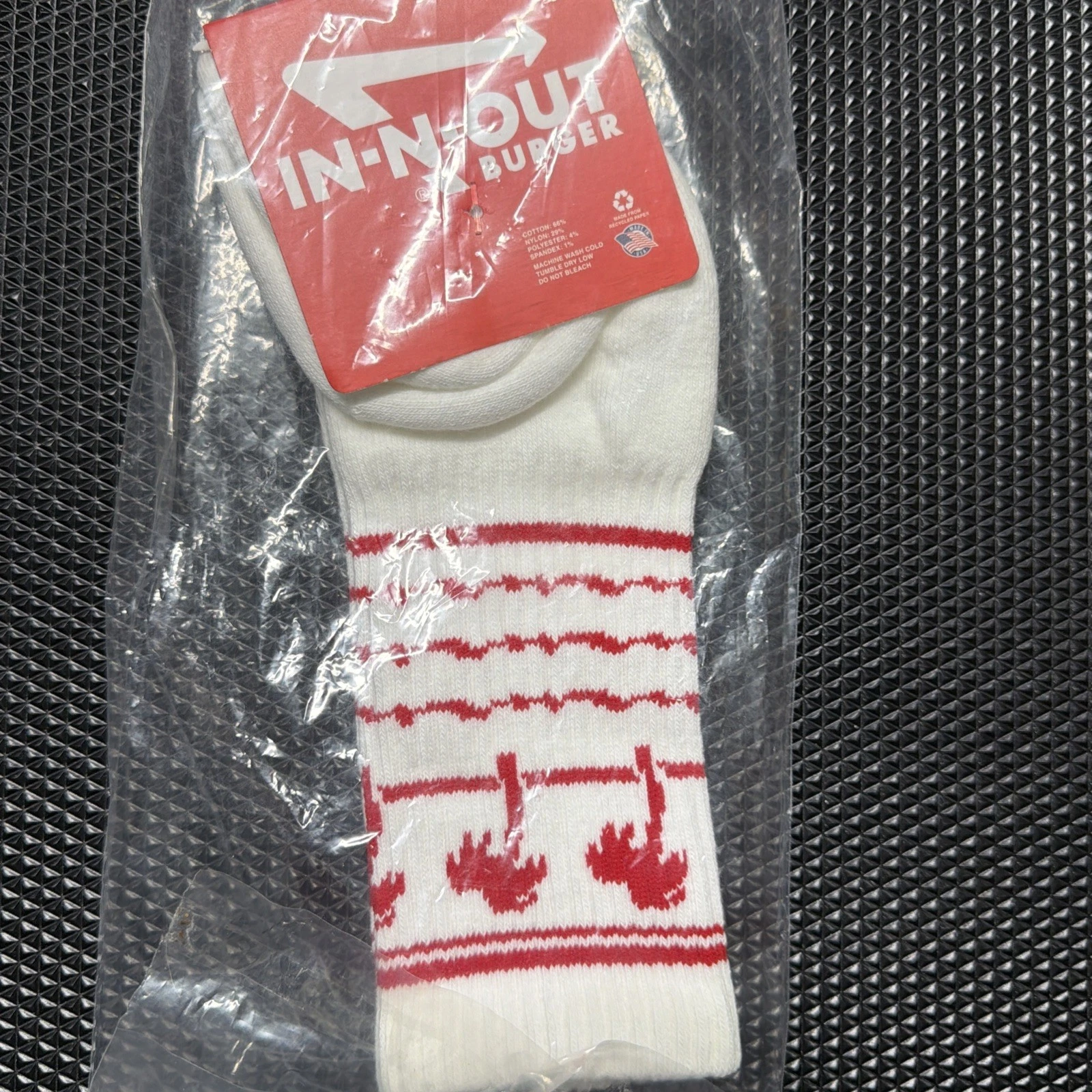 In N Out Burger S/M 6-9 Classic Crew Drink Cup Socks Cotton Blend