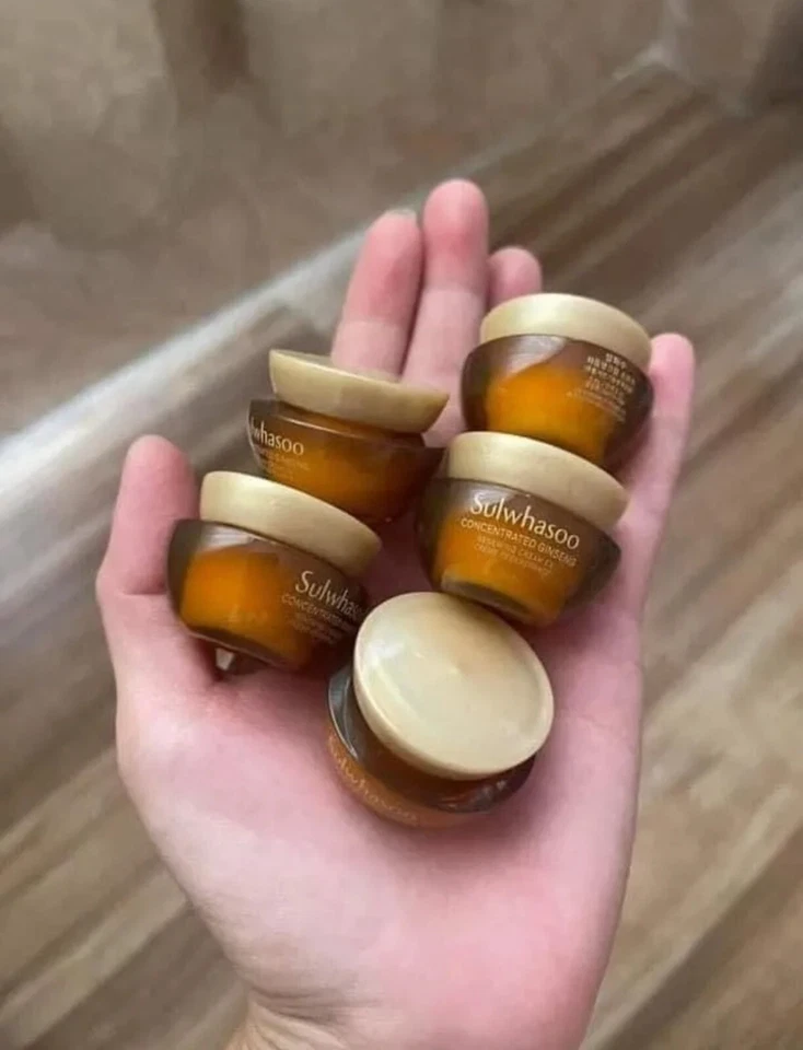 Crema facial renovadora concentrada de ginseng Sulwhasoo: textura suave, visiblemente firme, Foto 2 de 4