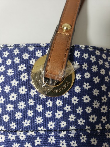 Tommy Hilfiger Red White and Blue Flower Floral Design Tote Bag Purse NWT! - Picture 3 of 6