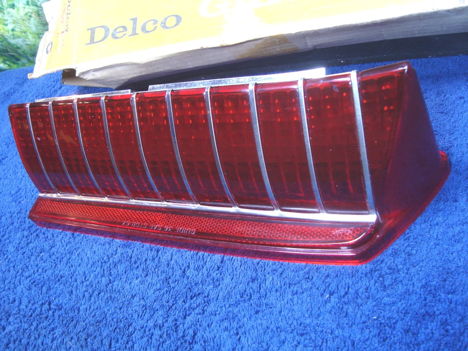 Lente de luz trasera Delmont Delta 88 Cutlass 1967 LH Up 5958589 Oldsmobile Nuevo de Lote Antiguo Y6 Foto 3 de 4