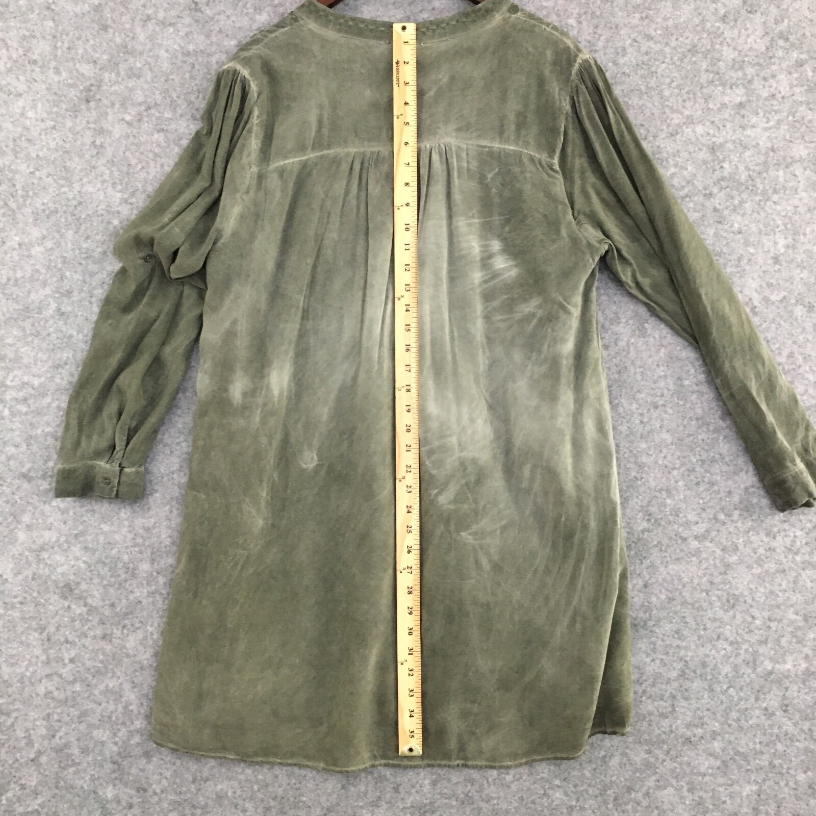 Angel Heart Boutique Top 1X Tunic Floral Embroidered Split Neck Lined Roll Tab