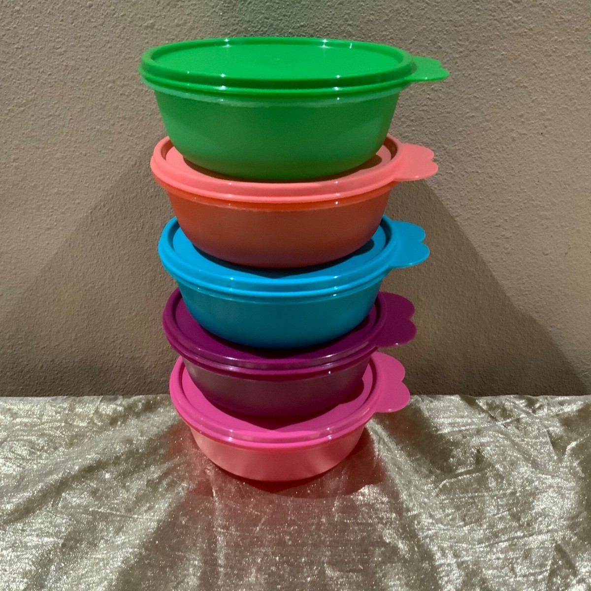 New Tupperware Set of 5 Beautiful Bright Colors Individual Salad