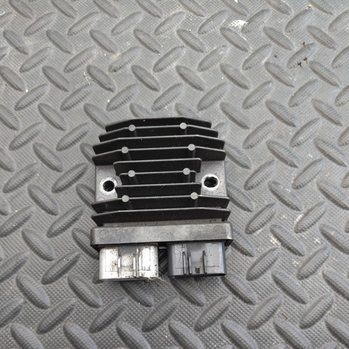 Shindengen regulator rectifier FH020CA (10075)