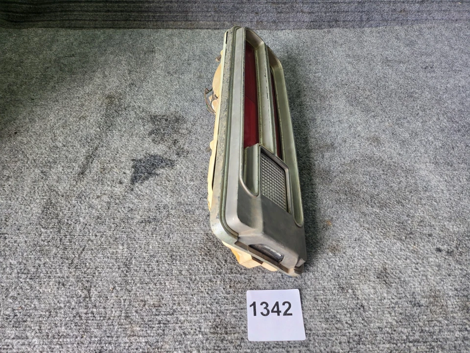 1974-1975 Dodge Colt Rear Tail Light Lamp Foto 3 de 4