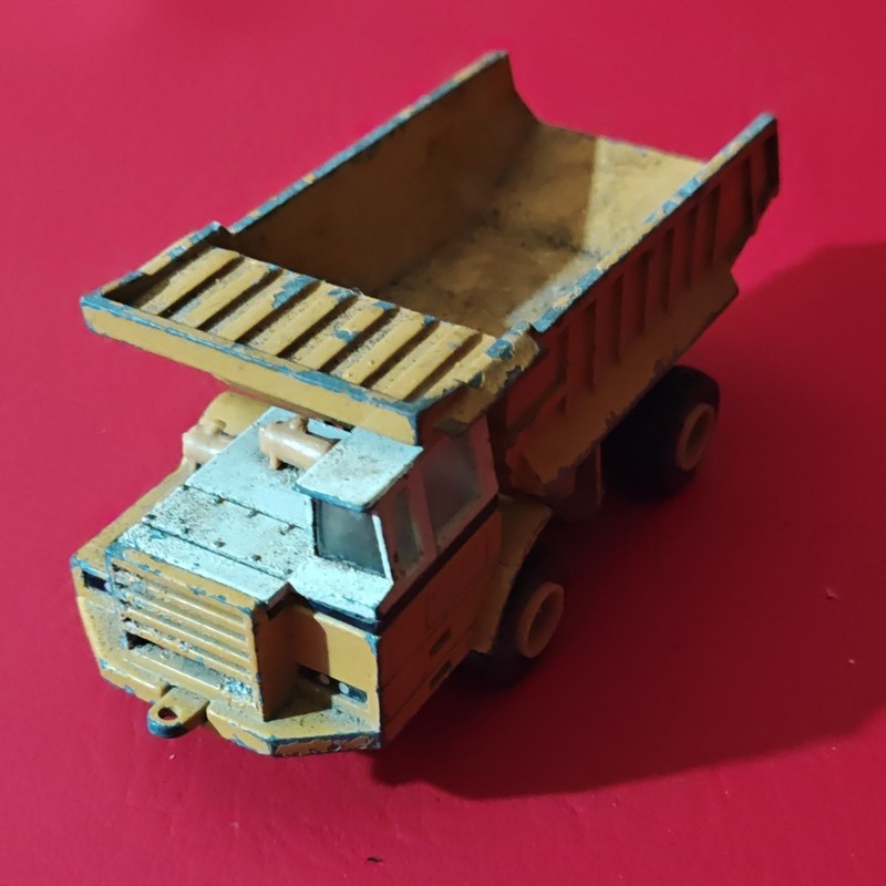 Ertl Caterpillar Dump Truck 1:64 Diecast Metal Yellow/White/Black Tilting Bed