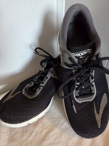 Brooks Pure Flow 6 Woman's Size 9 Athletic Shoes Very Comfortable Good Condition