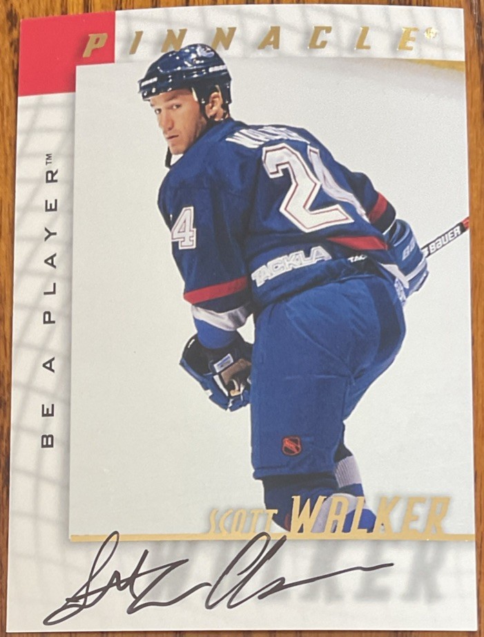 1997-98 Be A Player Autographs Scott Walker #33 Vancouver Canucks