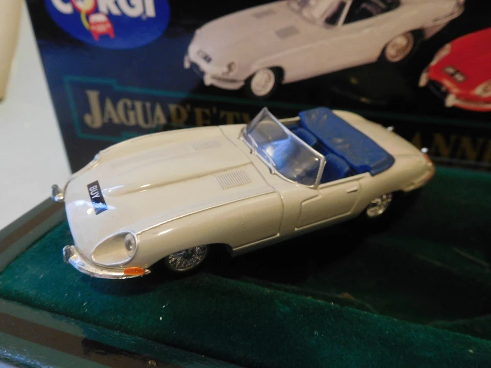 Juego de dos coches Corgi 97680 E-Type Jaguar 30 aniversario 1/43 Foto 2 de 4
