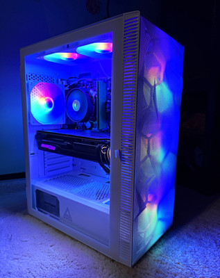 Weißer RGB Gaming PC | Intel i7 | RX 5700 XT 8GB | 16GB RAM | Windows 11 Pro