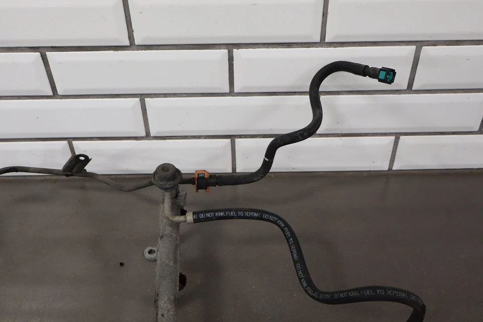 Riel de inyección de combustible para motor Lexus GX470 2005-2009 4,7 L V8 2UZFE Foto 4 de 4