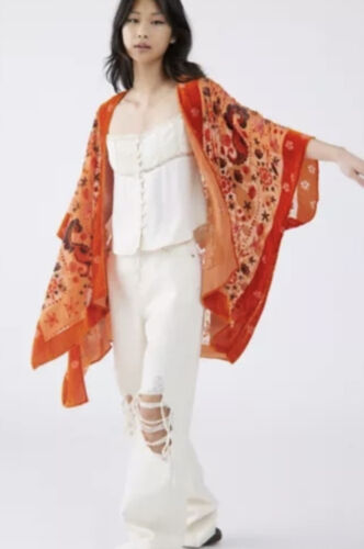 Urban Outfitters Cyra Velvet Kimono Burnout Ruana In Honey Paisley Orange OS NWT - Picture 1 of 4