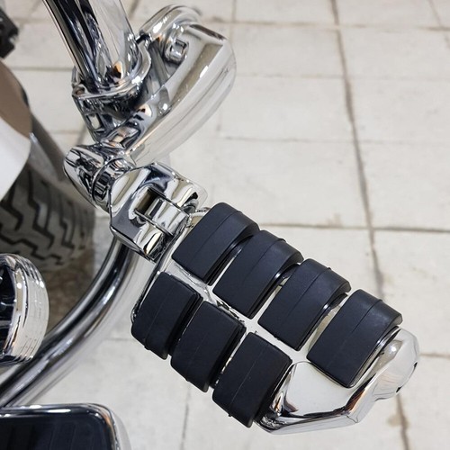 Chrome Highway Foot Pegs Pedal Pads For Harley Road Glide Road King Special CVO