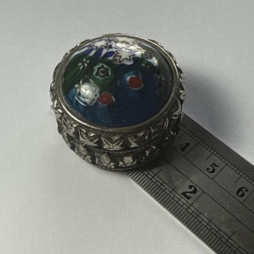 Vintage White Metal & Millefiori Lidded Trinket/Pill Box - Beautifully Decorated - Picture 16 of 16