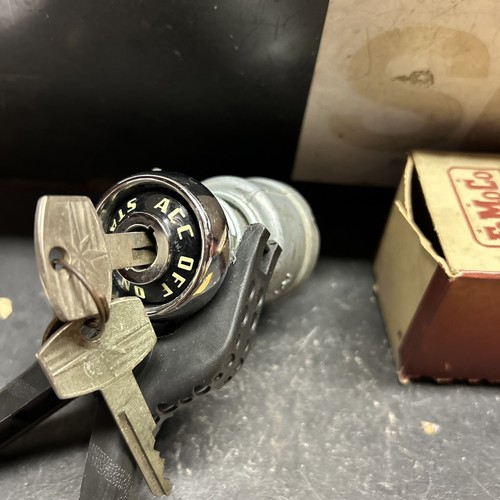 1951 FORD IGNITION SWITCH - Picture 4 of 10