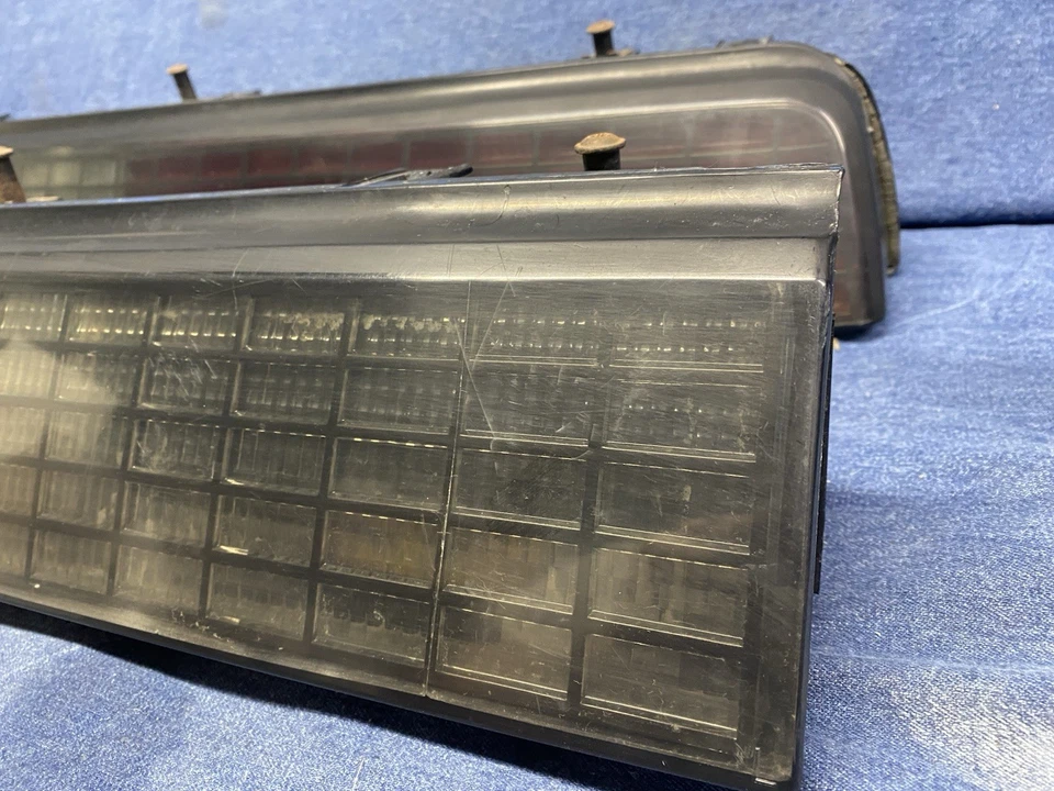 1984 85 1986 1987 年 1988 年 Pontiac Fiero SE 对左右尾灯 — 第 3/4 张图片